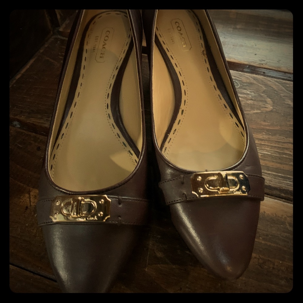 Coach Pumps